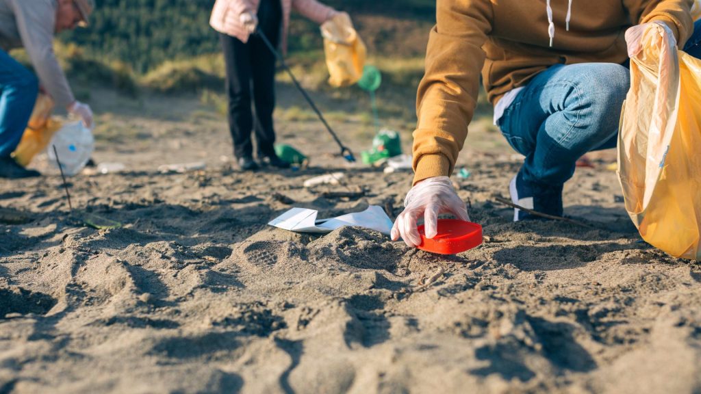 “Tiriamolisù”, la sfida di Legambiente per restituire il sorriso alle spiagge italiane