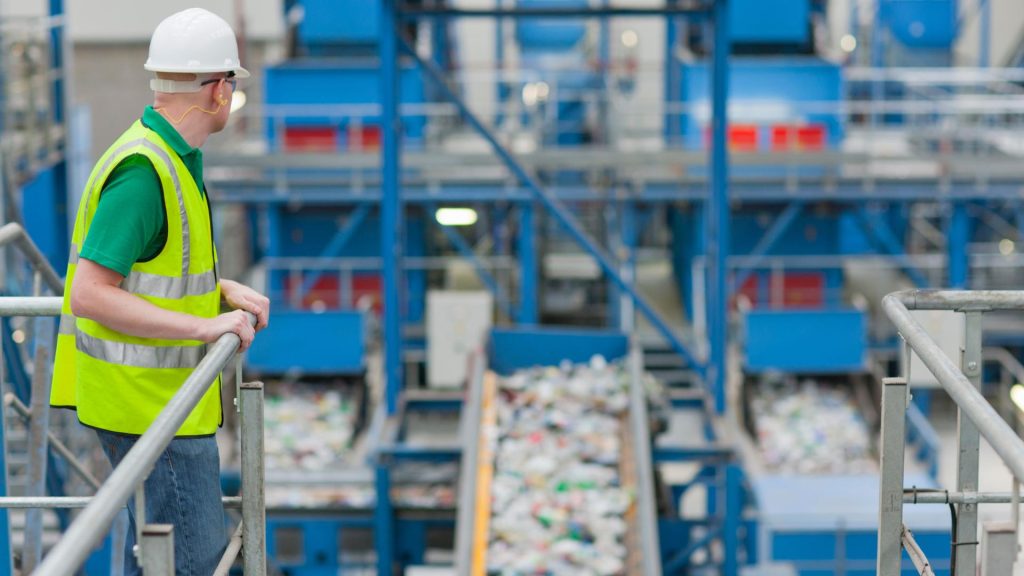Fare la raccolta differenziata non basta: gli errori che ostacolano il riciclo