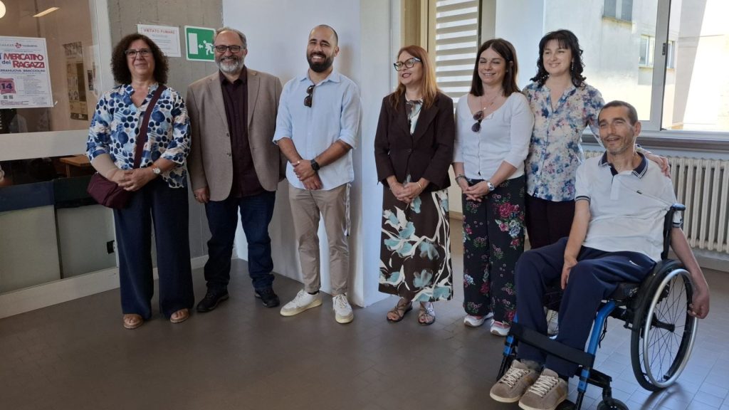 Valdarno Ambiente dona 21 computer ricondizionati alla scuola e alla biblioteca di Terranuova Bracciolini
